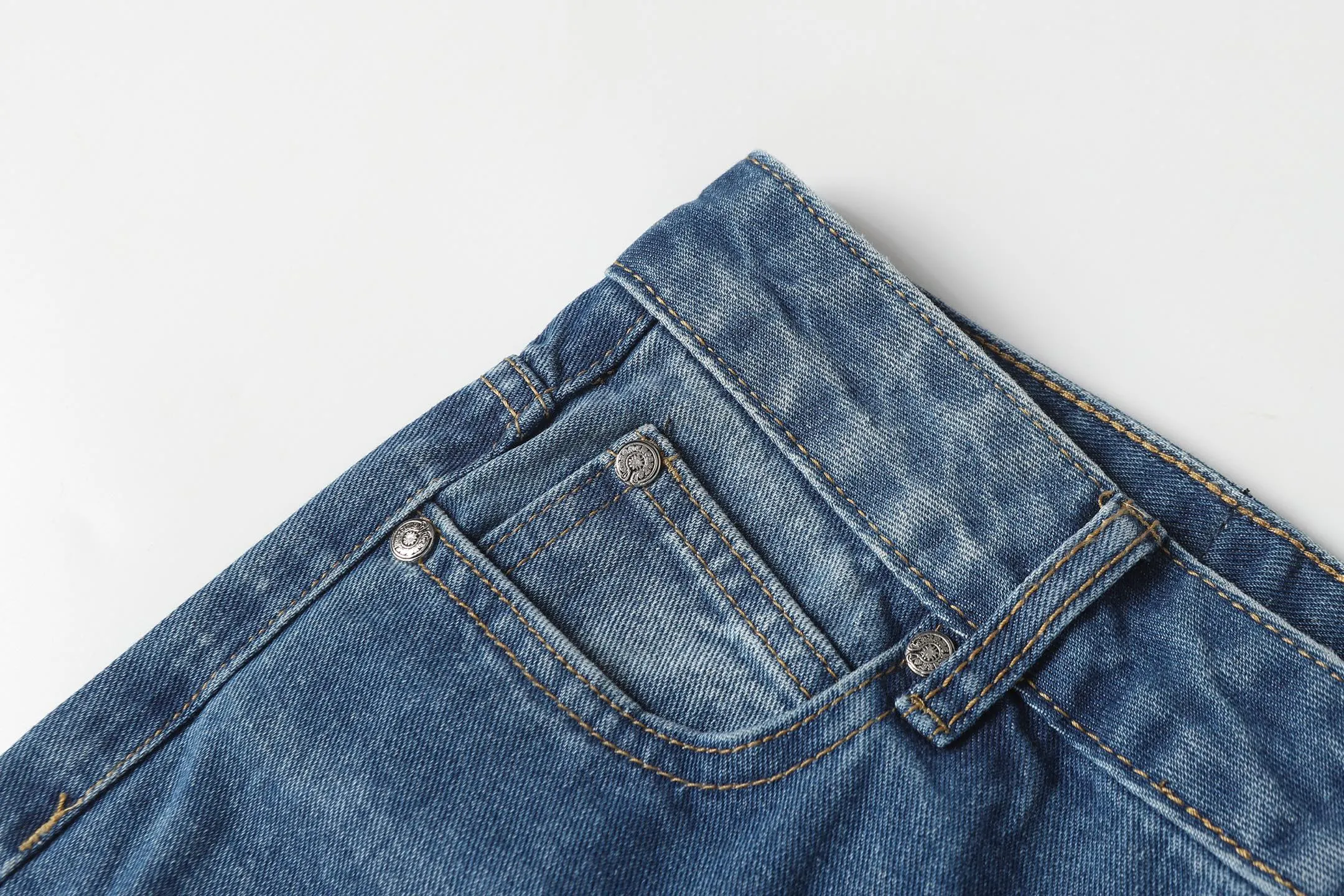 P270 Cross-border model, please do not place an order if you are pursuing quality - Chrome Hearts/Chrome Hearts Cross ✝️ Inlaid embroidered washed jeans, trousers and casual pants - High weight, high density and high quality. The wool is soft, delicate and skin-friendly. It feels soft and silky. It has excellent warmth and skin-friendly properties - Custom-woven and dyed, no color difference. No matter the fabric or workmanship details, it beats the ordinary version on the market - Hardware zipper accessories are all customized, full of details -Colour: washed blue -Size: 28 30 32 34 36